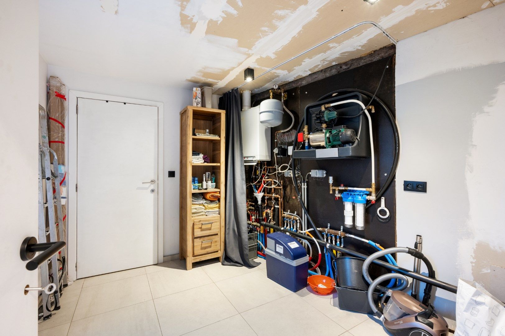 GOED ONDERHOUDEN HOB MET 3SLPKS, 2 BADKAMERS EN PRACHTIGE UITGESTREKTE TUIN foto 20