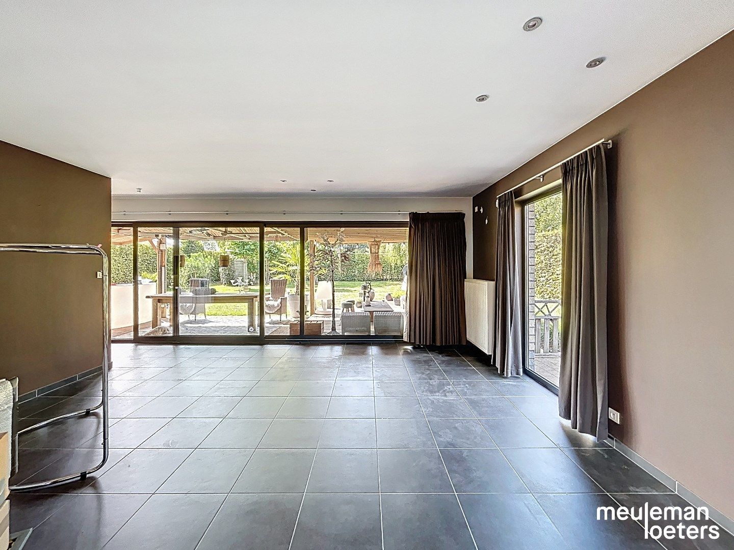 Ruime eigentijdse  villa met zuidgerichte tuin nabij centrum foto 5