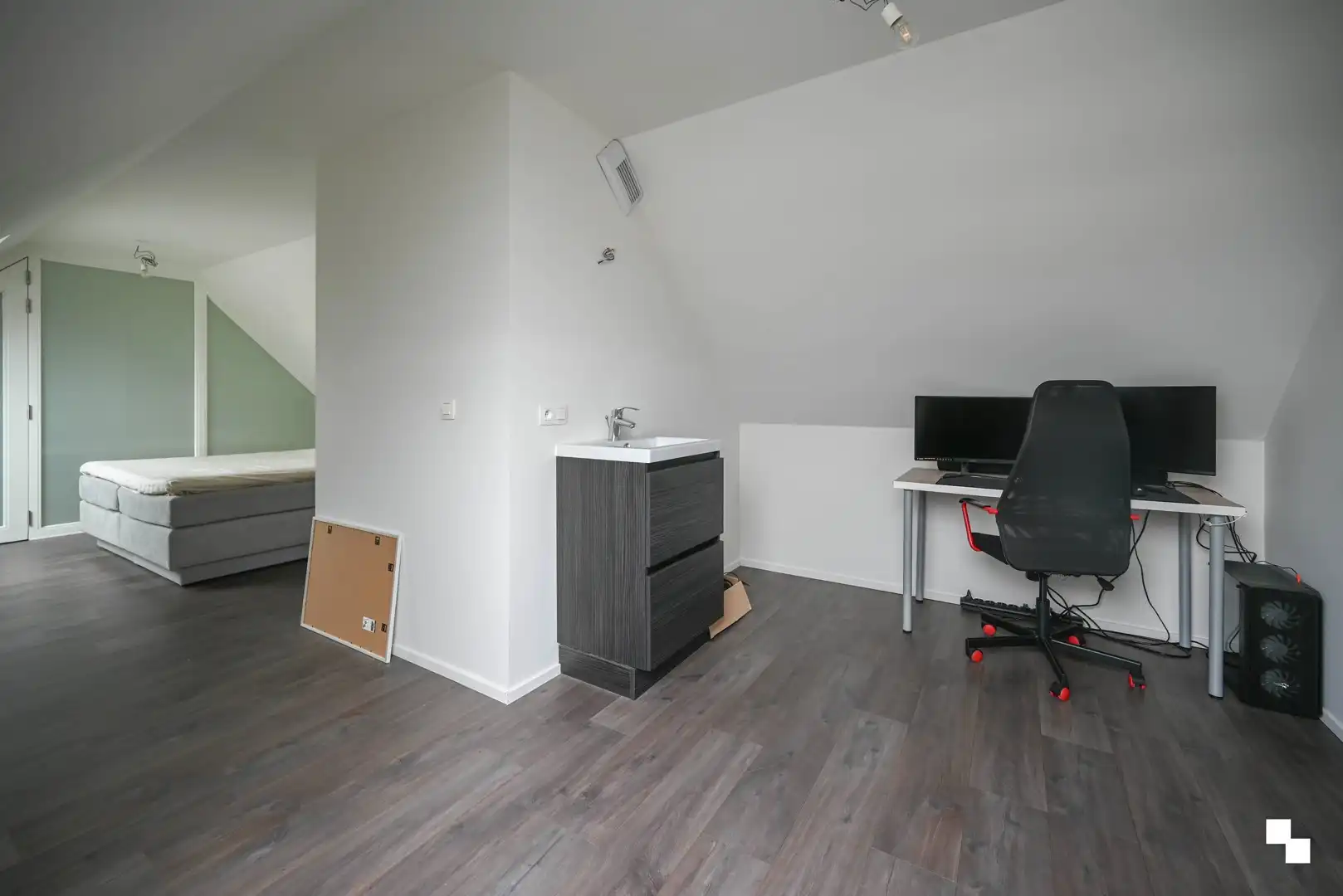 Zeer ruim appartement in het centrum van Oostrozebeke foto 15