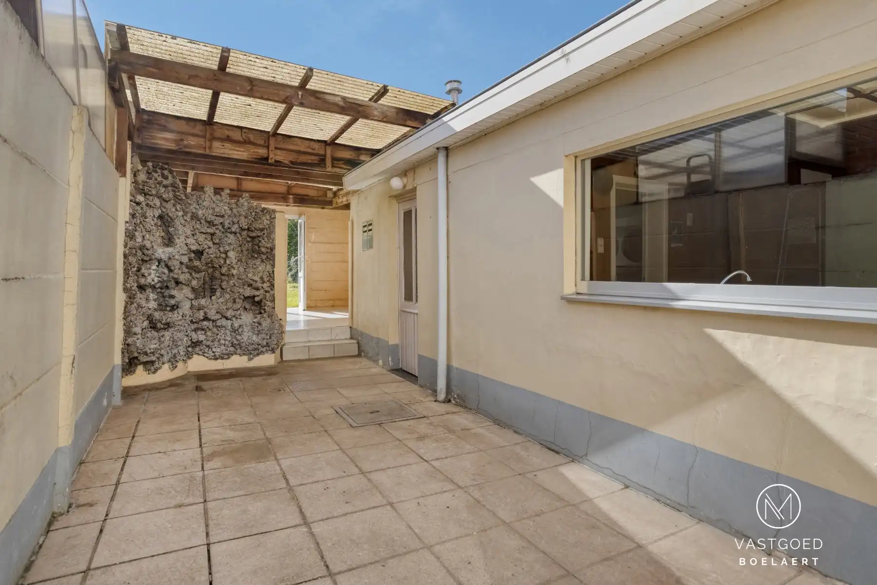 Te renoveren halfopen woning met zonnige tuin in rustige straat nabij Aalst foto 18