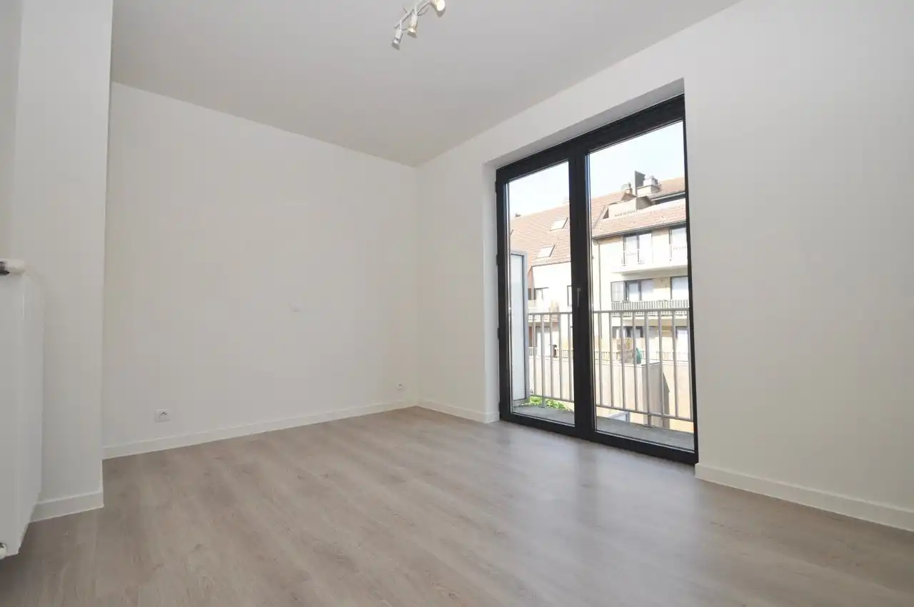 Lichtrijk appartement met twee slaapkamers, centraal gelegen. foto 11