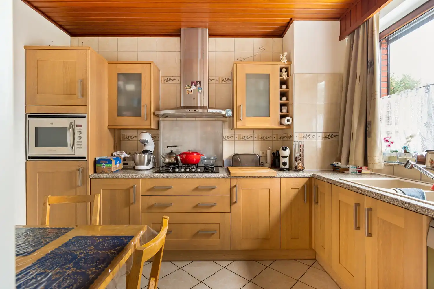 Halfopen bel-etagewoning met 3 slaapkamers, garage en zuidoostgerichte tuin foto 9