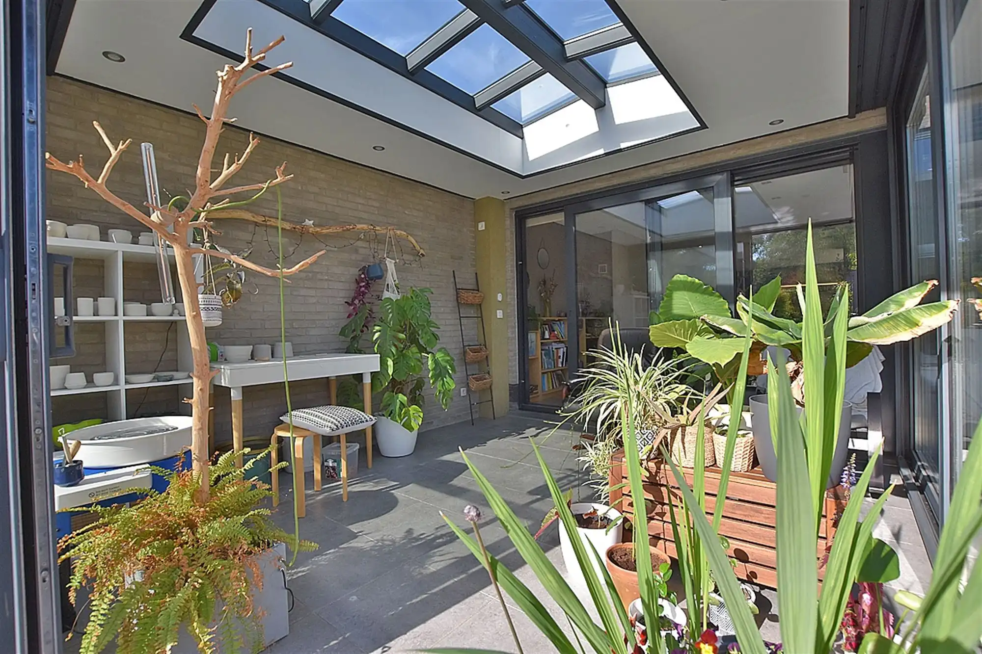 DORPSWONING met 2 slpks, garage/berging & tuin met terras foto 5