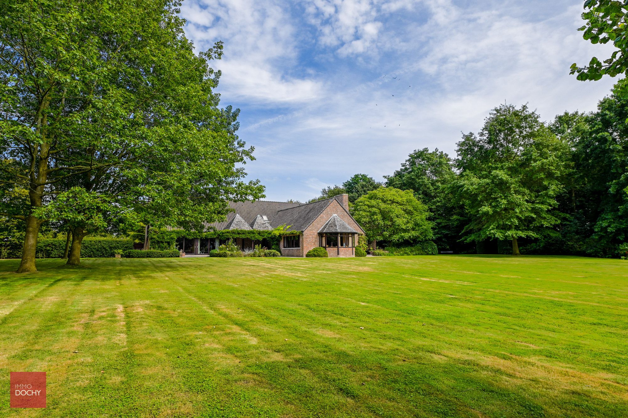 Ruim landhuis in prachtig domein van ca. 2ha foto 2