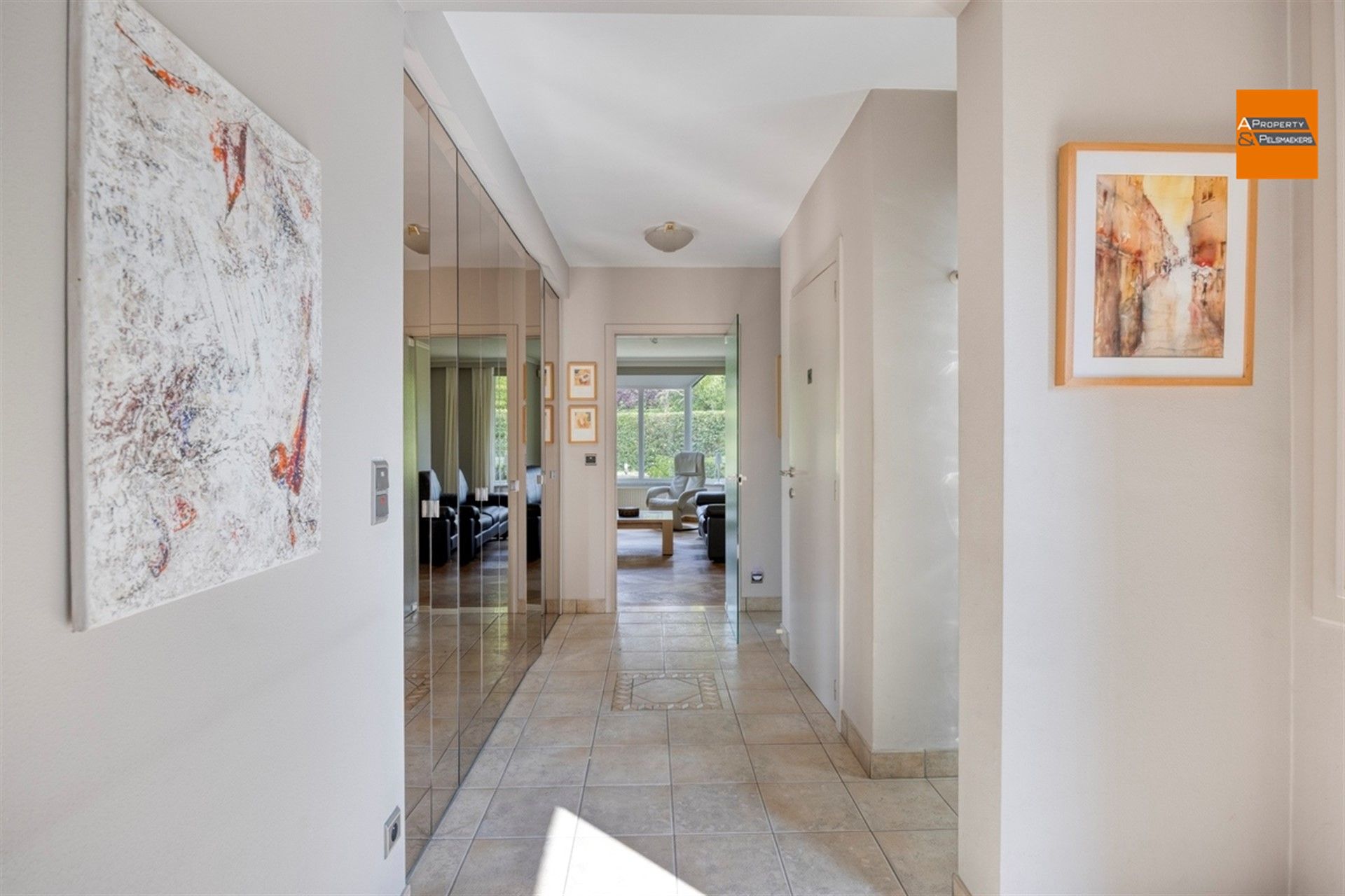 Gerenoveerde villa 3 kamers met prachtige tuin. foto 2