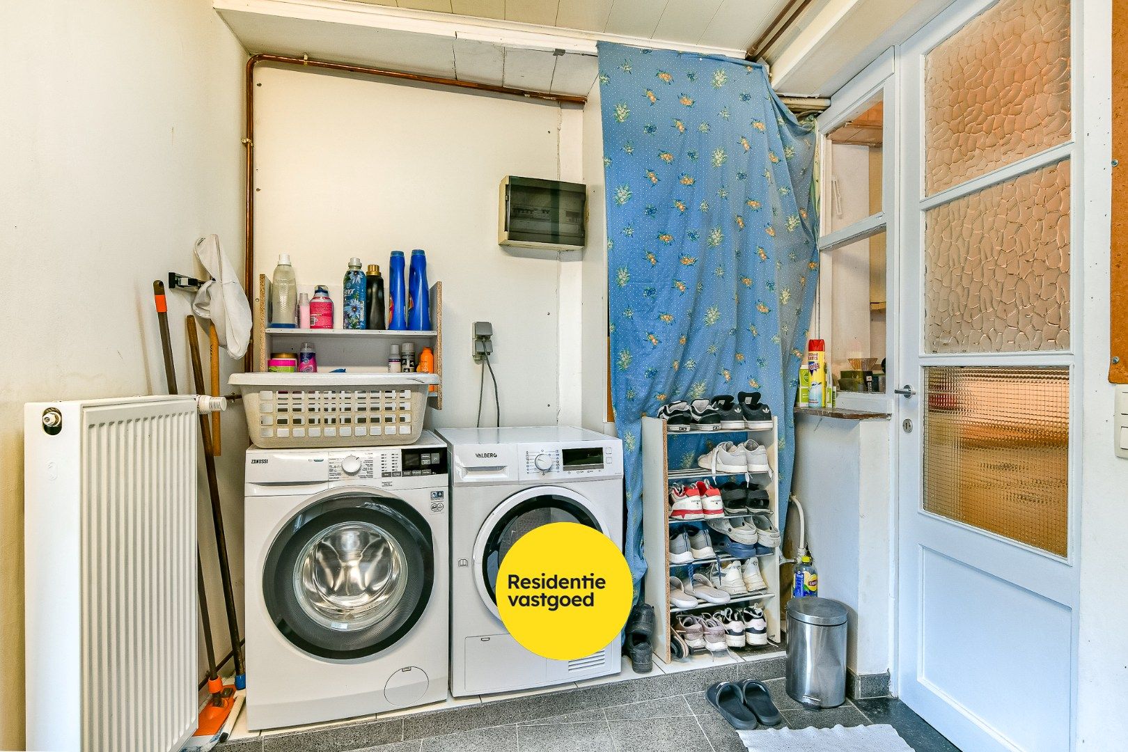 Halfopen woning met drie slaapkamers, tuin en garage foto 16