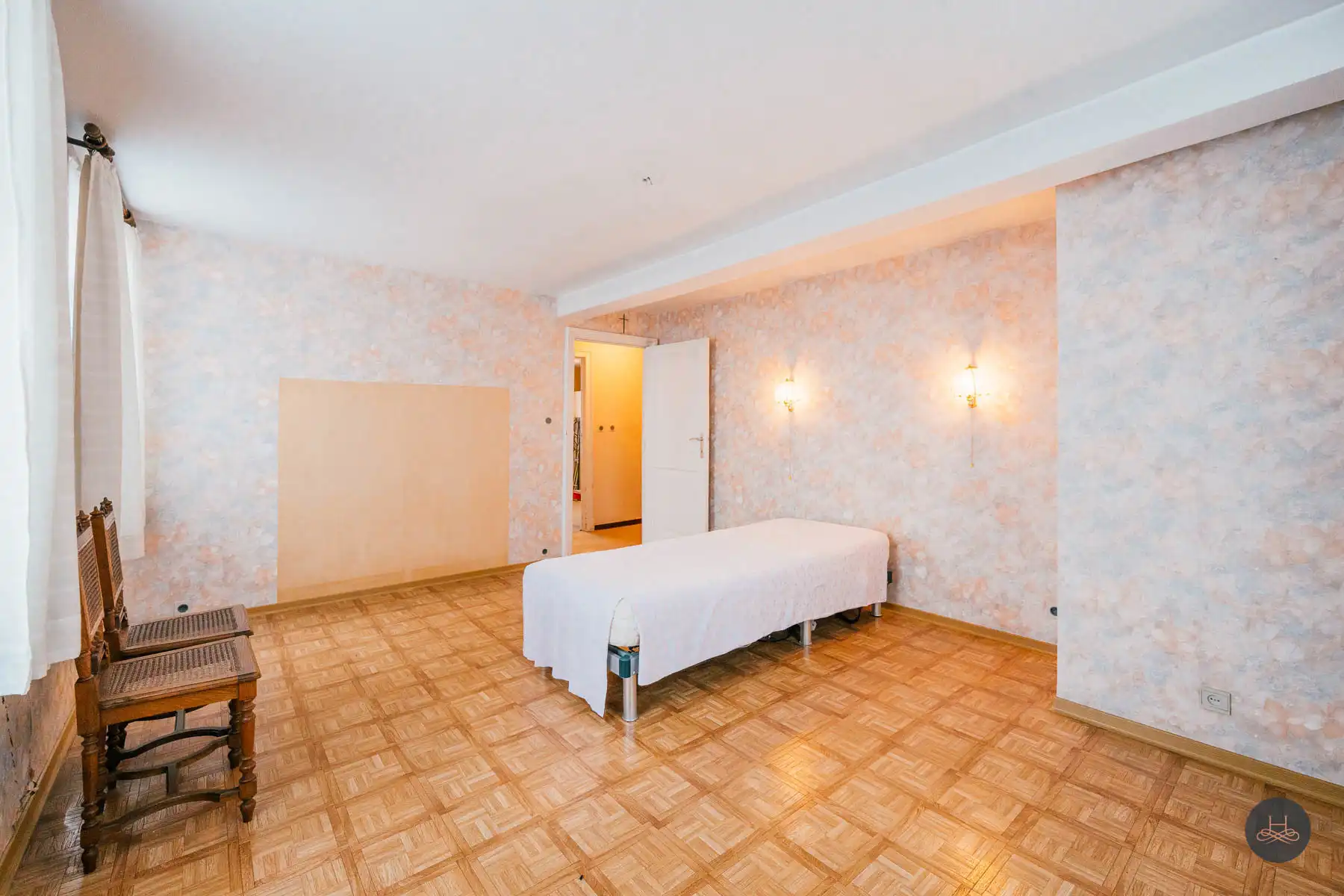 Prachtige authentieke en ruime villa met enorm potentieel foto 17