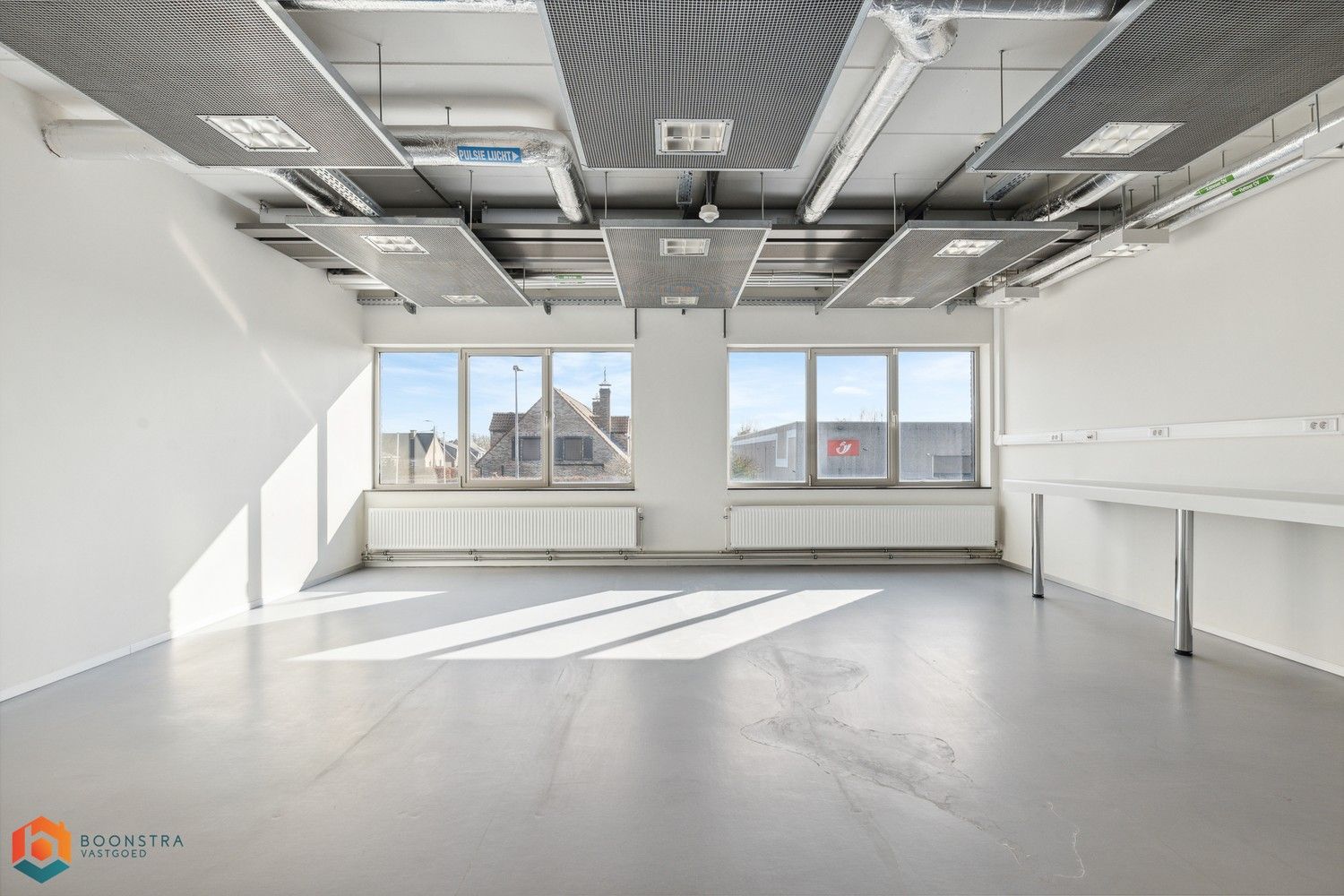 Veelzijdig kantoorgebouw met ruime parking op 2433 m² foto 26