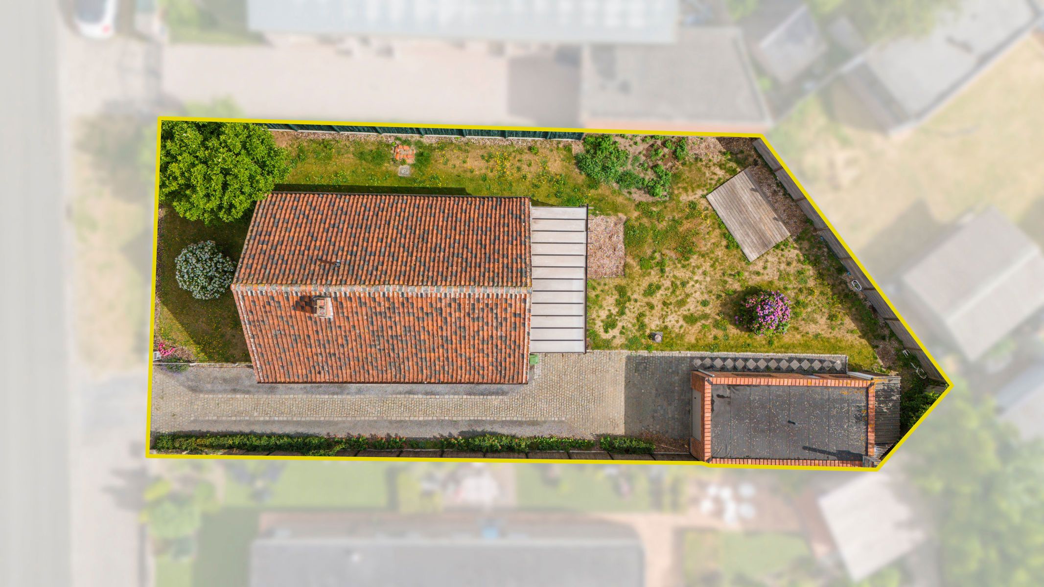 Bungalow met veel potentieel, aangename tuin en garage foto 30