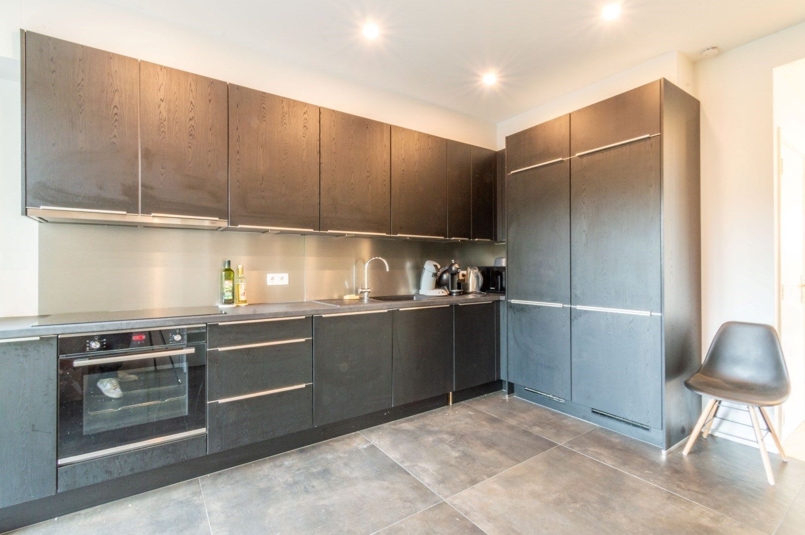 Gerenoveerd opbrengstgebouw - 6 appartementen + 5 garages! foto 13