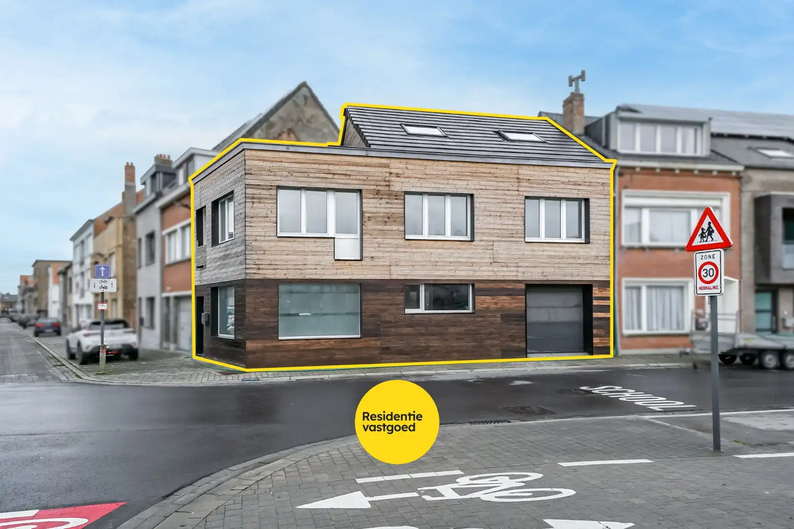 Recent gerenoveerde hoekwoning met garage, koer én dakterras in Stene foto 2