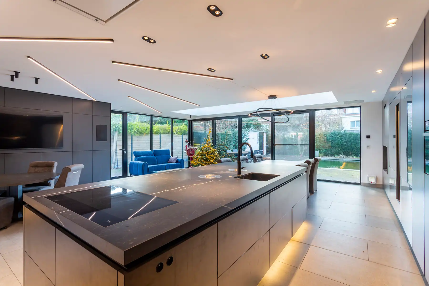 Luxueuze halfopen villa met zwembad in Elsdonckwijk foto 4