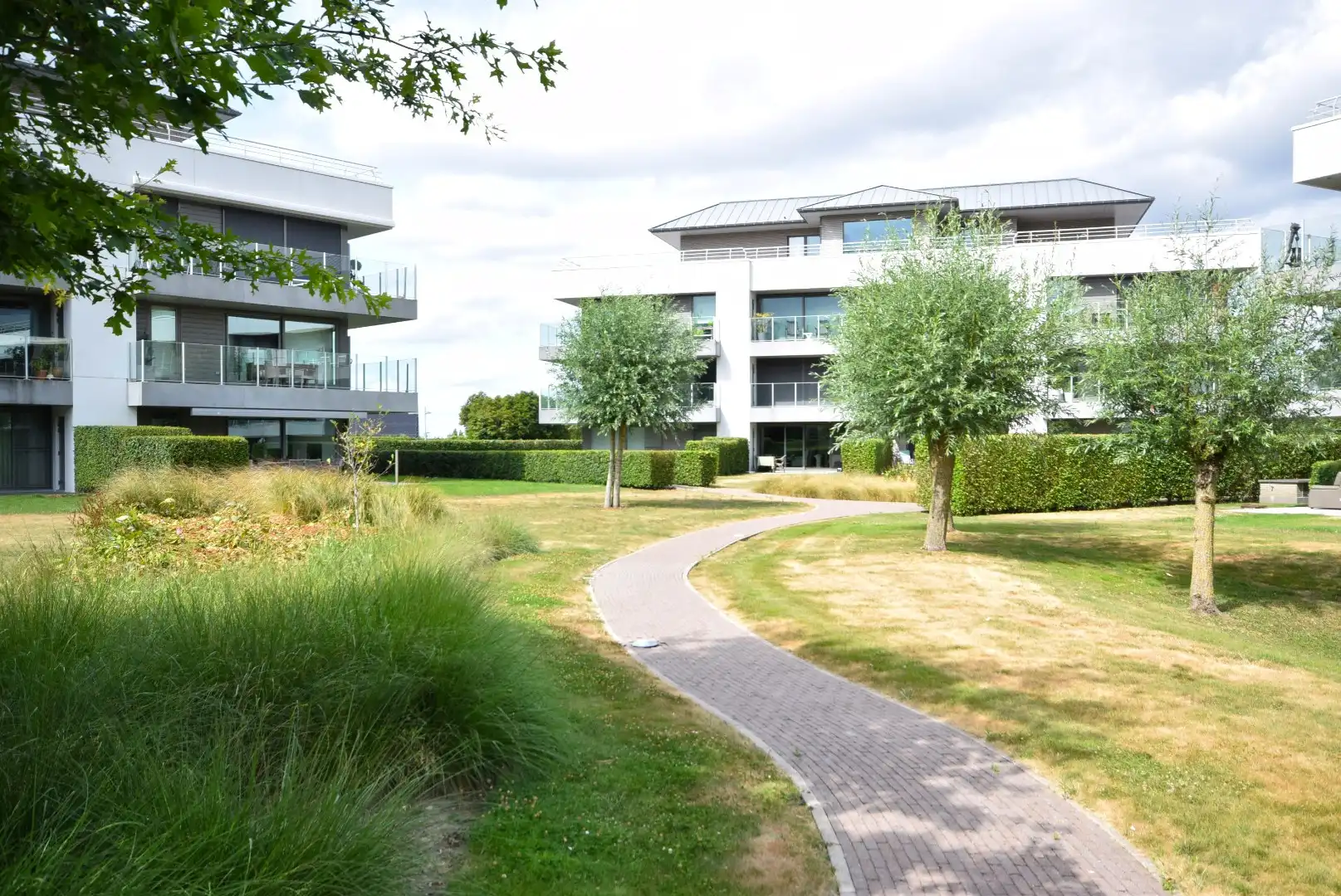 EXCLUSIEF APPARTEMENT IN GROENE EN RUSTIGE OMGEVING NABIJ HET STERREBOS foto 16