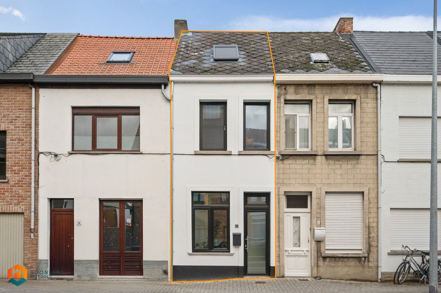 Rijwoning met  2 slpkrs en tuin foto {{pictureIndex}}