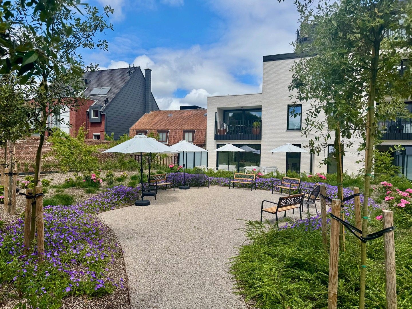 Luxueus wonen in hartje Zwevegem! foto 2