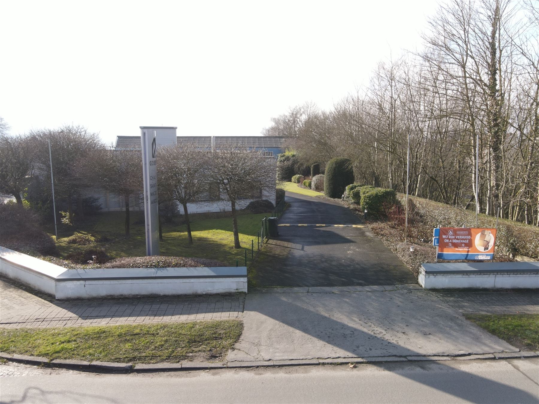 Goed gelegen veelzijdige bedrijfssite met kantoren, opslag en parking foto 14