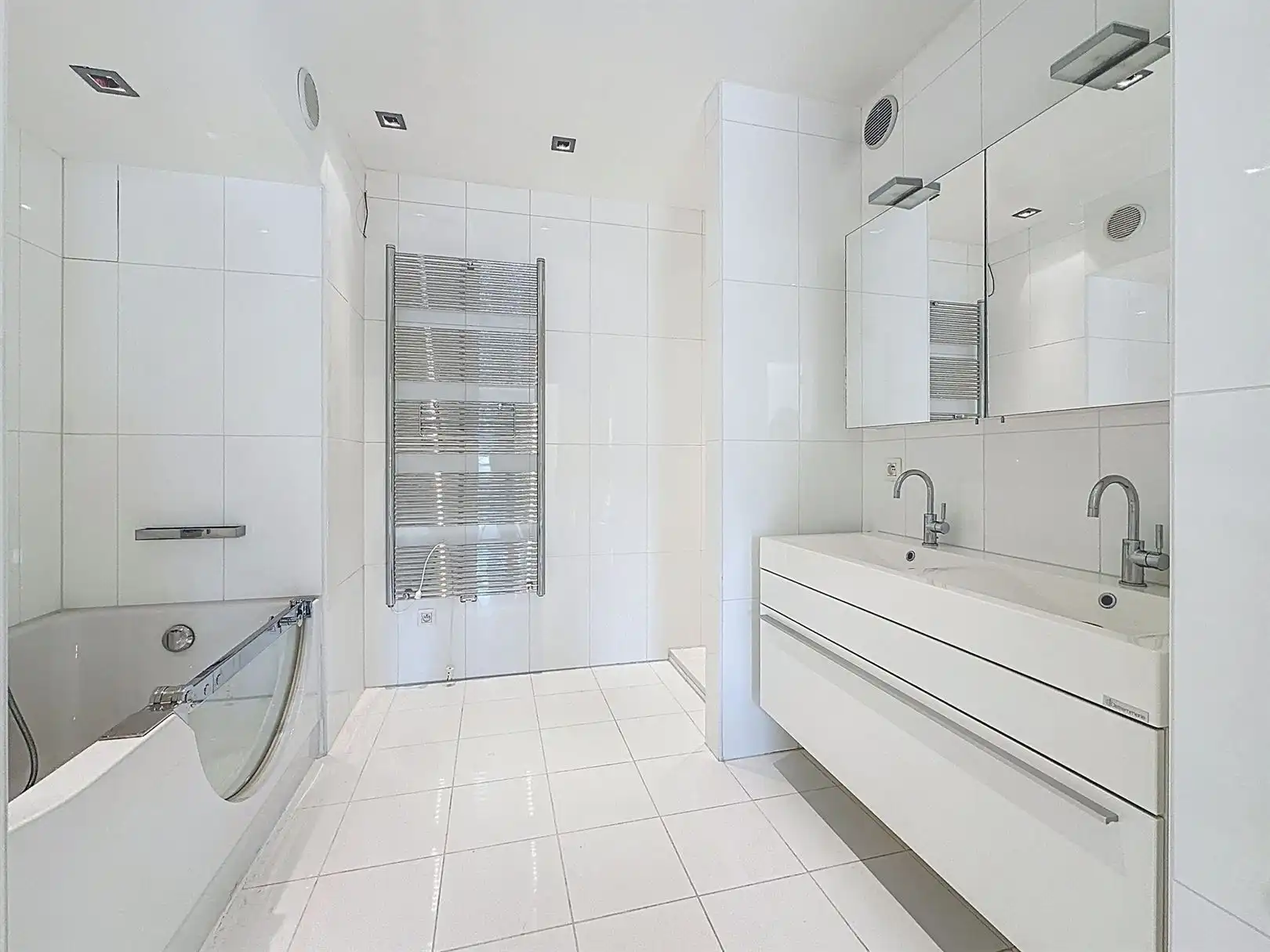 Appartement met ruim terras en P in centrum Brasschaat  foto 9