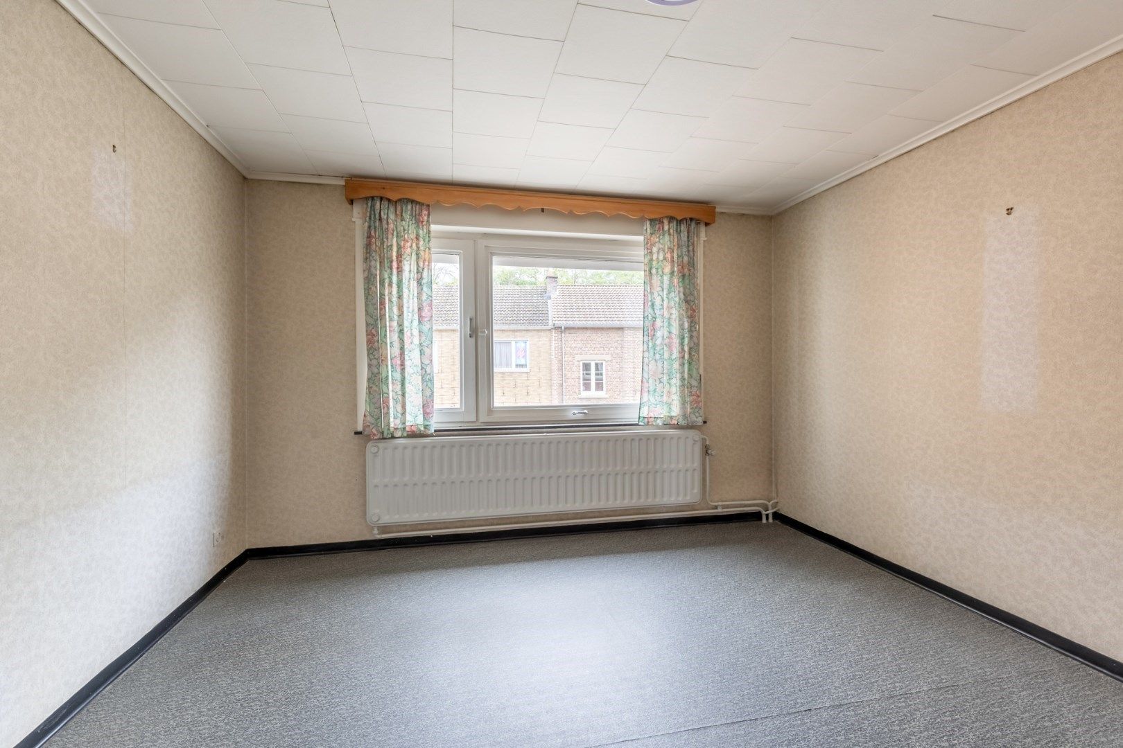 Ruime woning met 4 slaapkamers, garage en diepe tuin met inrit foto 15