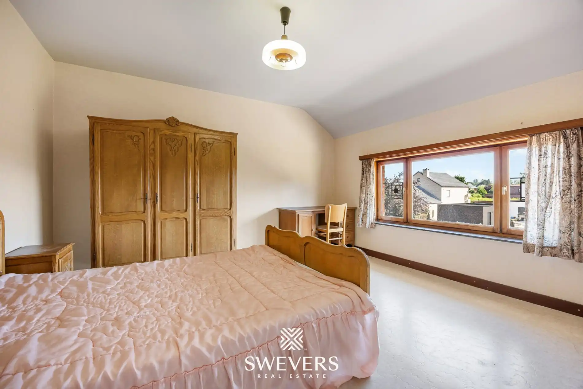 Op te frissen gezinswoning met 4 slaapkamers en veel potentieel foto 17