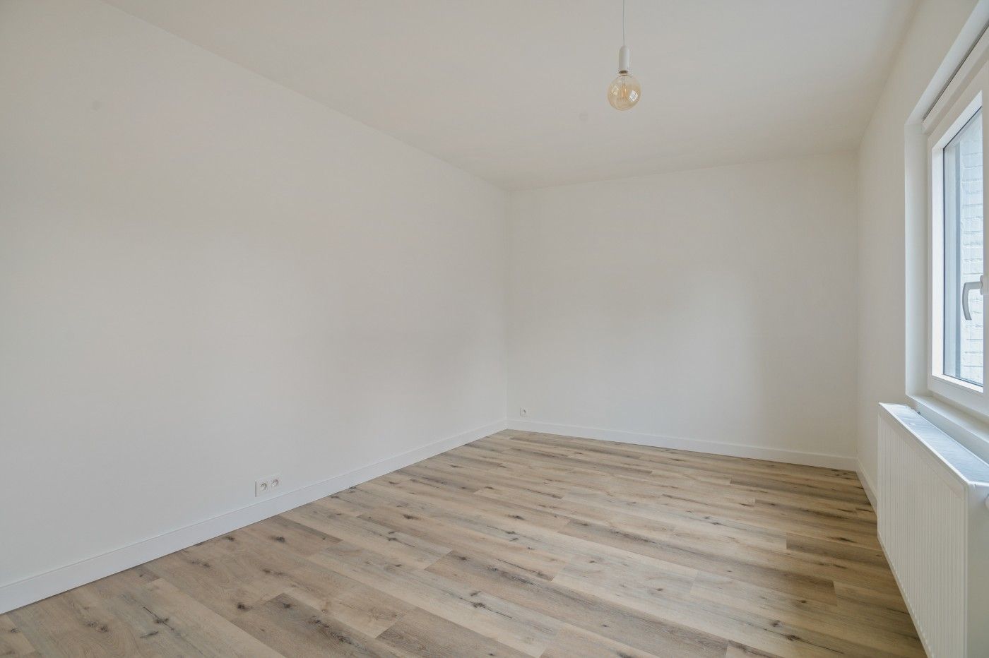 Volledig gerenoveerde, instapklare woning met 3 slpk., tuintje en garage foto 19