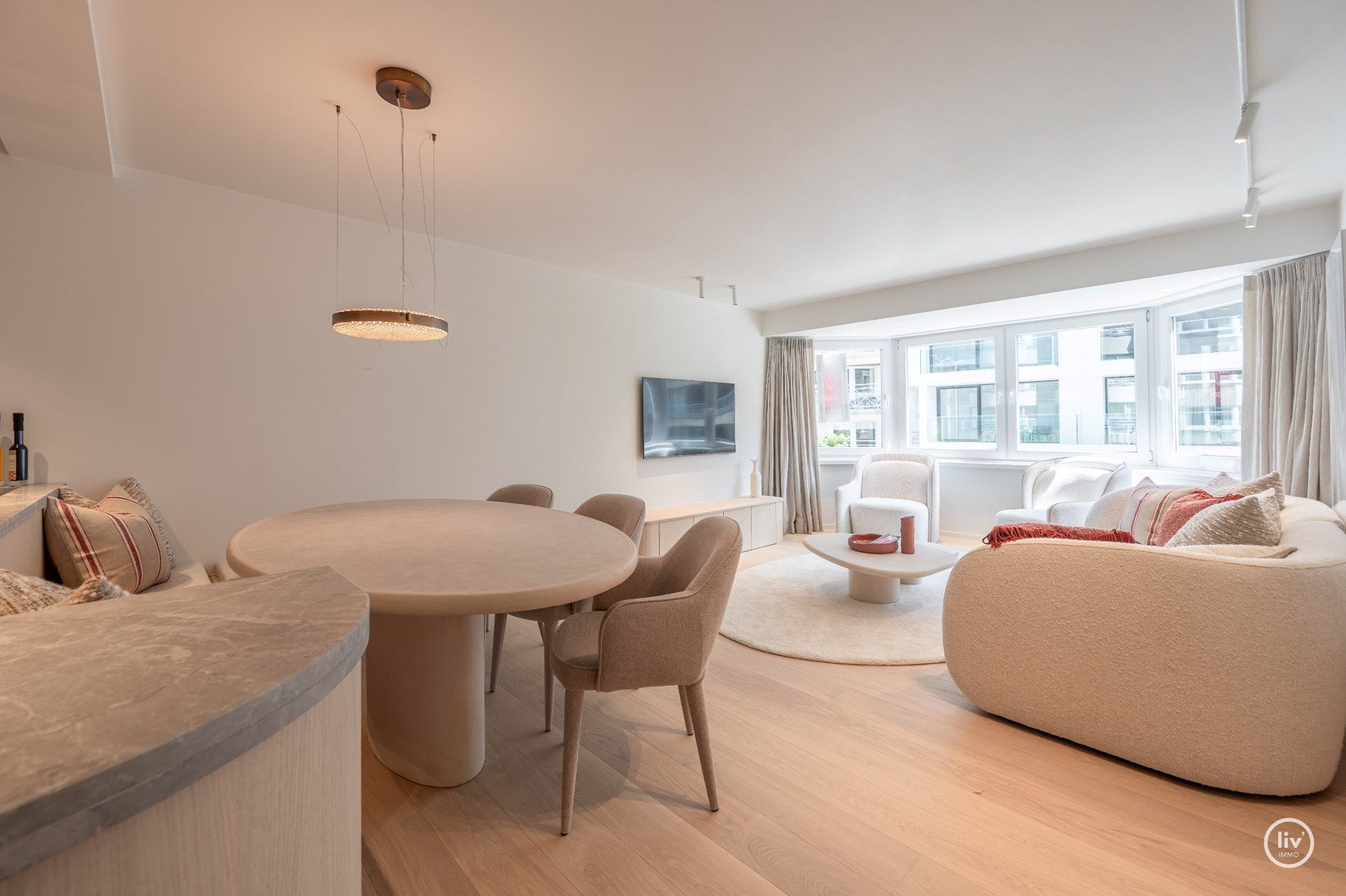 Gezellig gerenoveerd 3 slaapkamerappartement centraal gelegen op de Parmentierlaan te Knokke.  foto 1