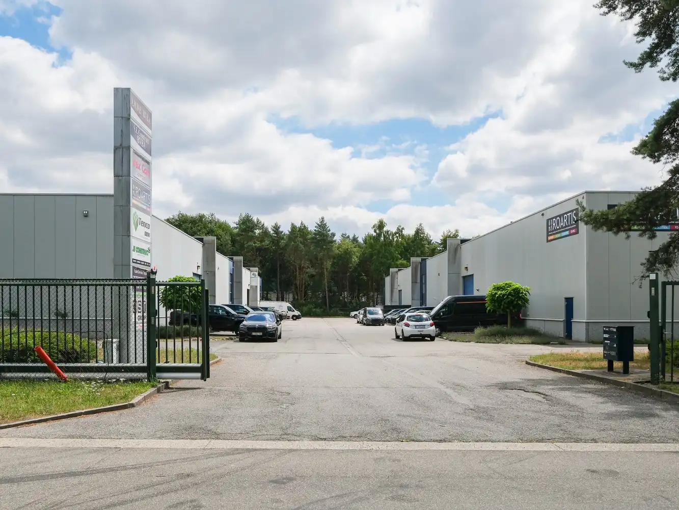 512m² bedrijfsgebouw met kantoren foto 11