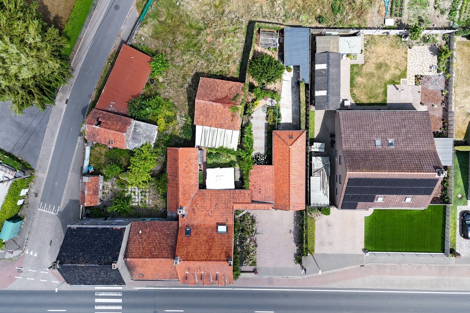 Ruime woning met drie slaapkamers - met loods/garage  foto 9