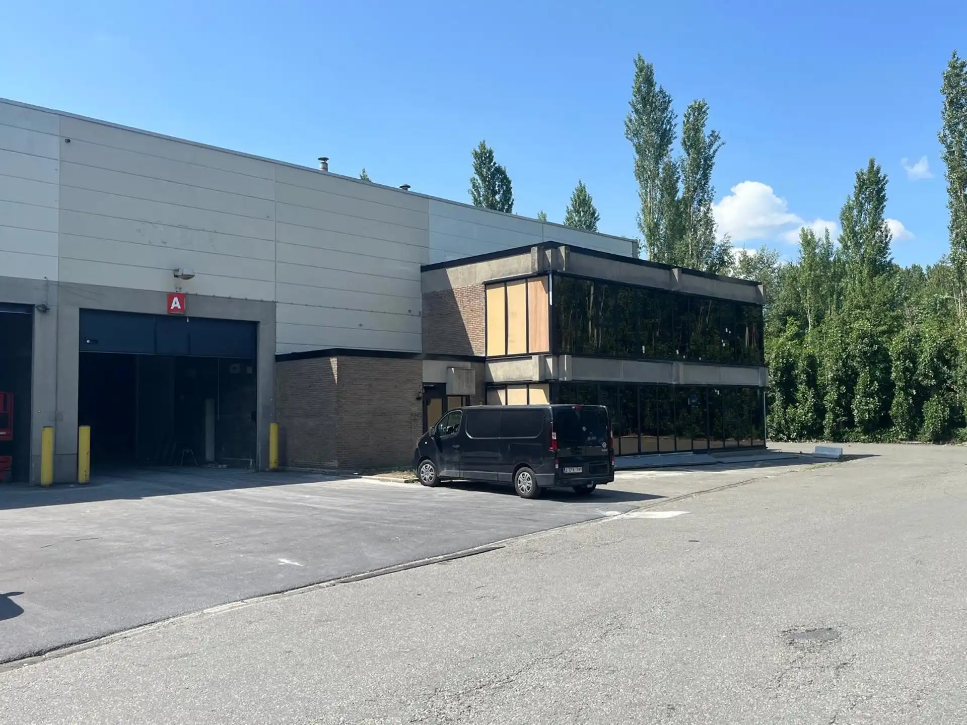 Haven magazijn 1.863m² met 561m² modern kantoor foto 10
