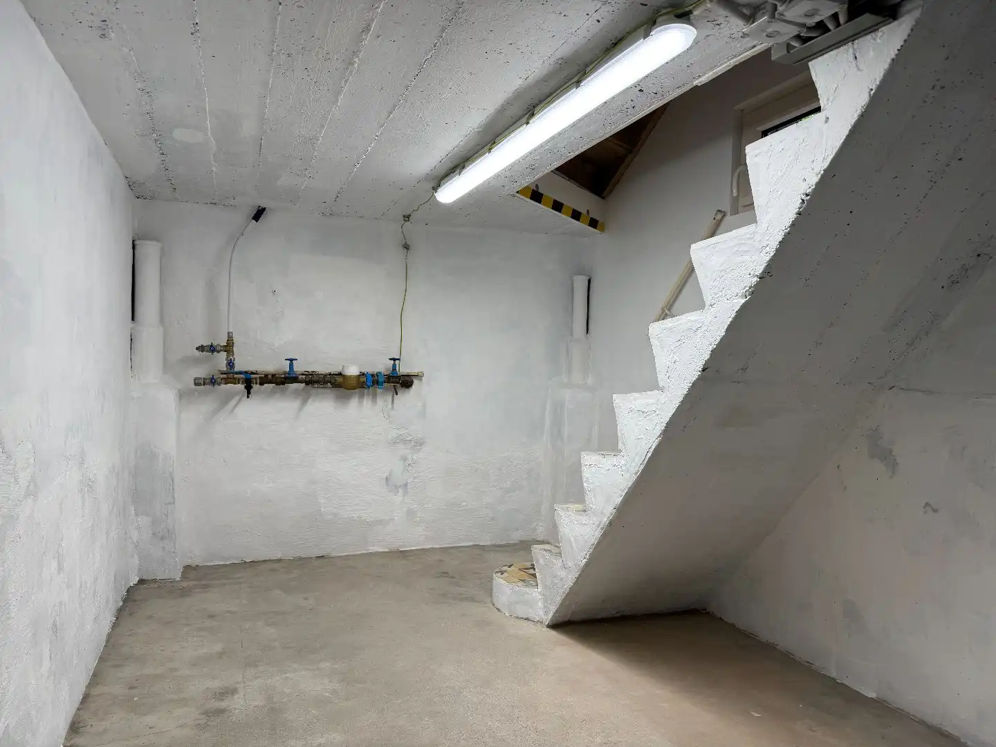 Een 4-gevelwoning met garage en  tuin foto 10