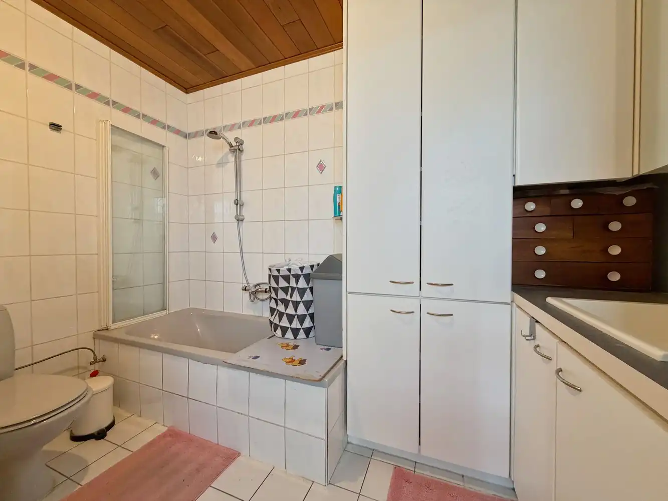 Heel ruime gezinswoning (6 slpks) met tuin + grote garage foto 9