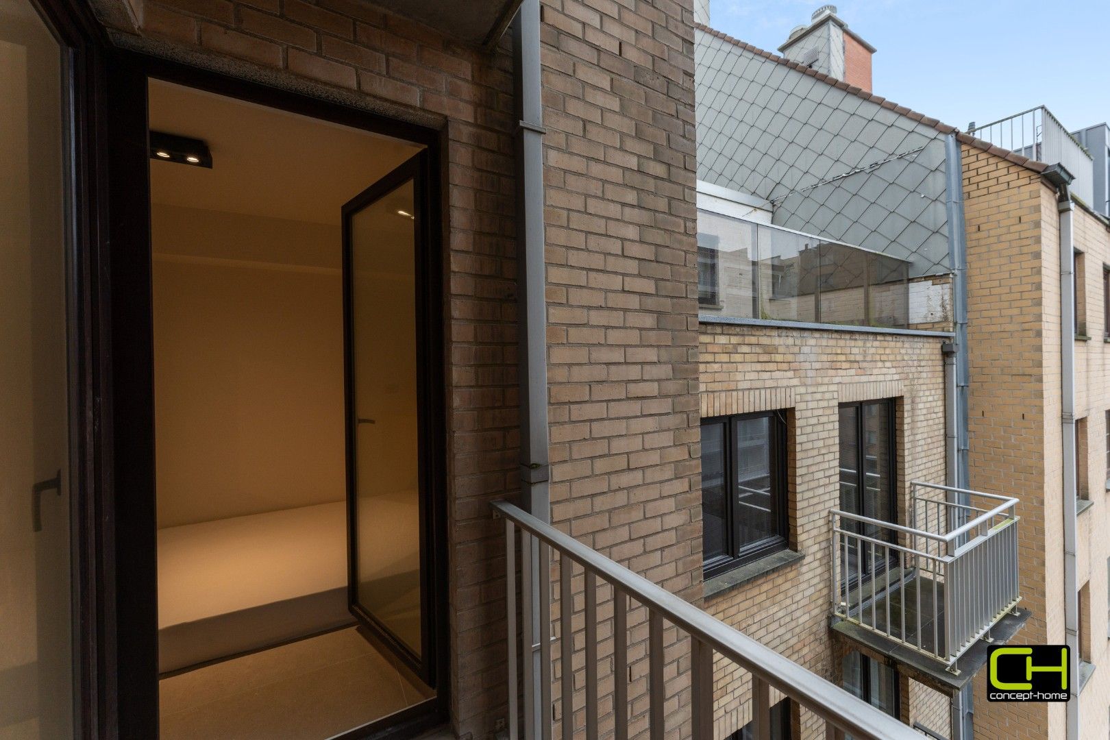 Stijlvol gerenoveerd appartement met twee slaapkamers te koop in Knokke-Heist foto 14