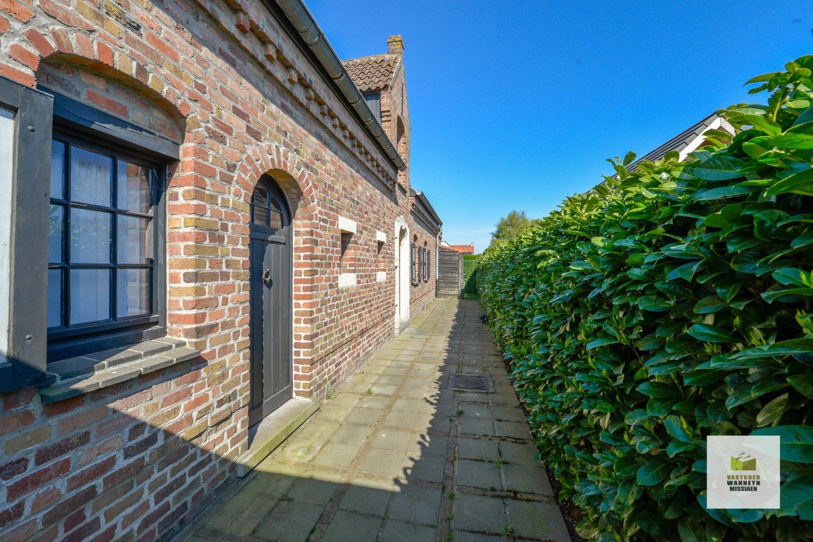 Charmante woning met 4 slaapkamers, garage en tuin op landelijke ligging te Wingene foto 4