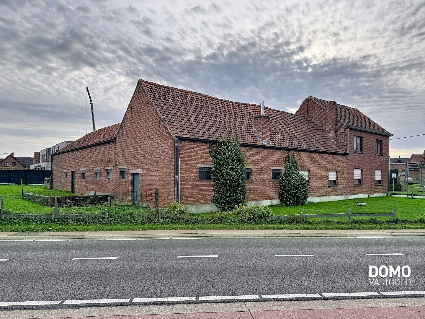 Authentieke open bebouwing met bijgebouwen en potentieel in Tuilt-Kuringen foto 2