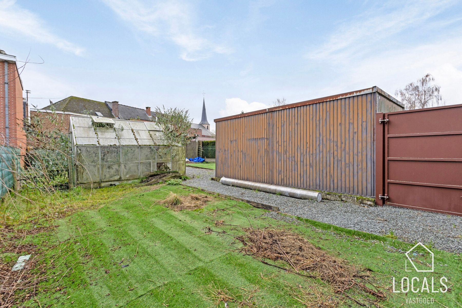 Woning met ruime tuin, 2 garages en 3 slaapkamers  foto 22