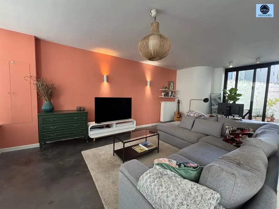 KARAKTERVOLLE GERENOVEERDE WONING MET 4 SLAAPKAMERS foto 3