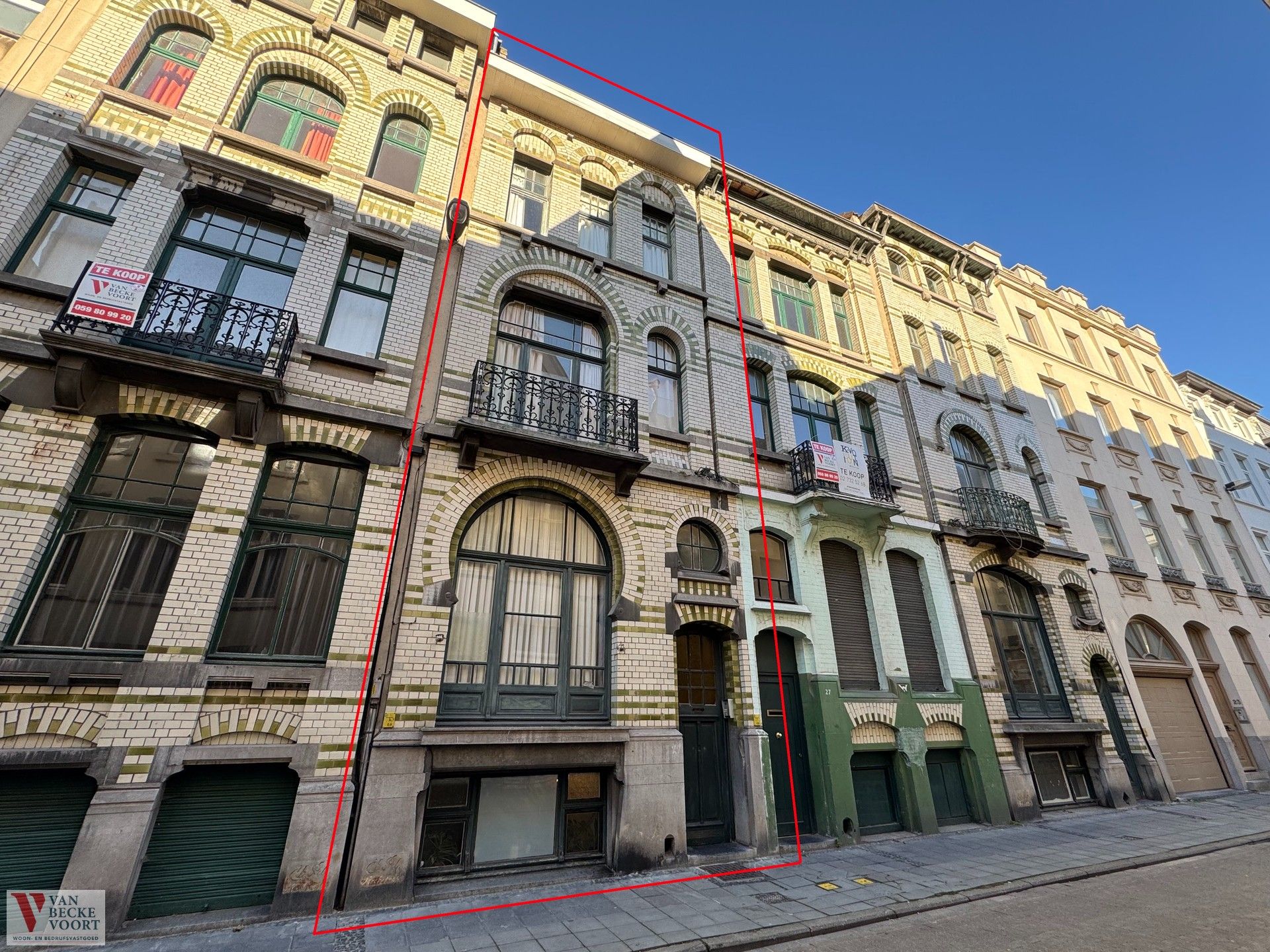 Hoofdfoto van de publicatie: Meergezinswoning met vier woonentiteiten