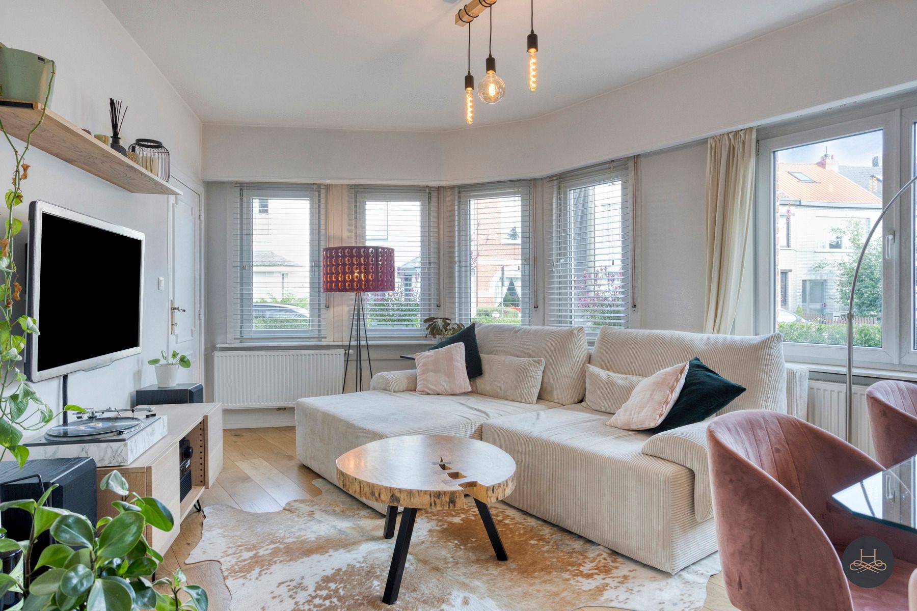 Charmante, volledig gerenoveerde & ruime woning met voortuin foto 6
