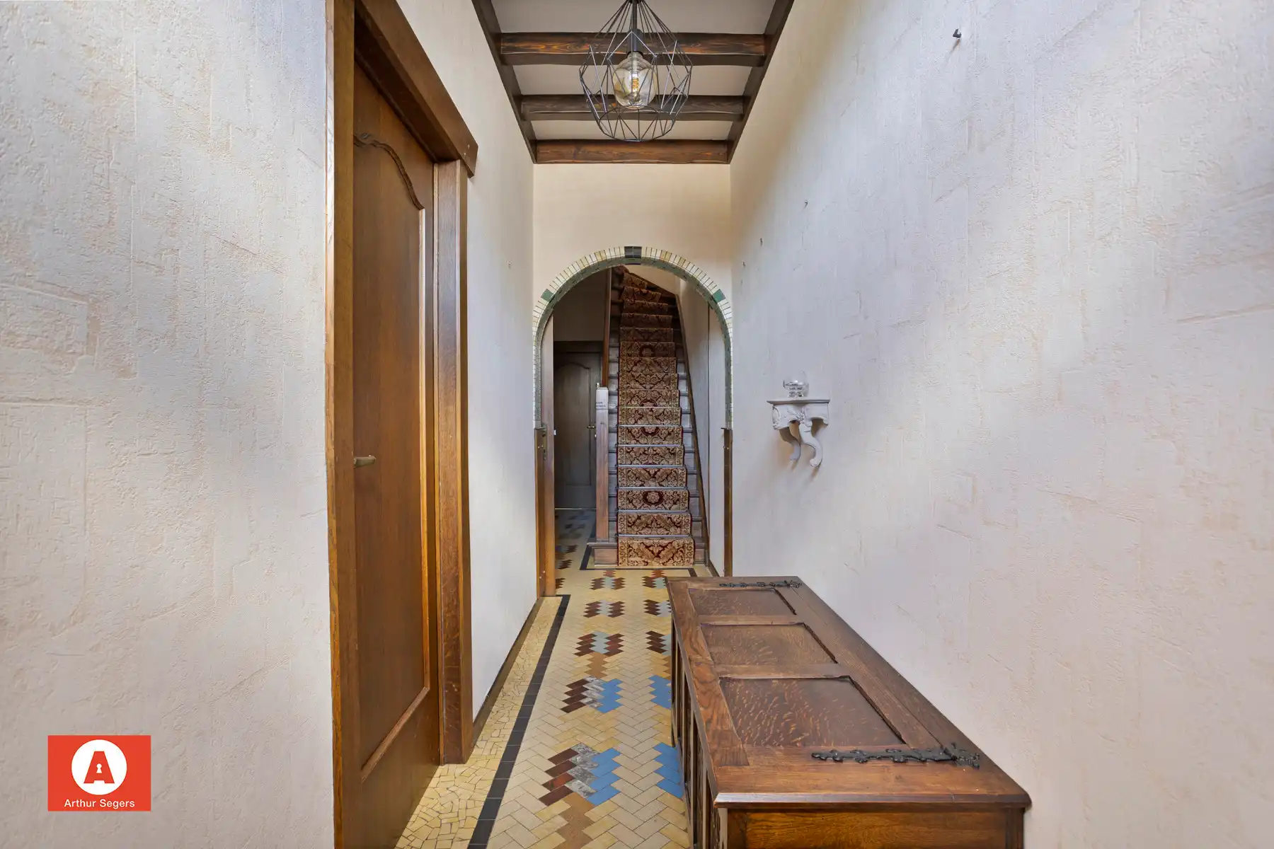 Te renoveren woning met werkhuis en ruime tuin foto 3
