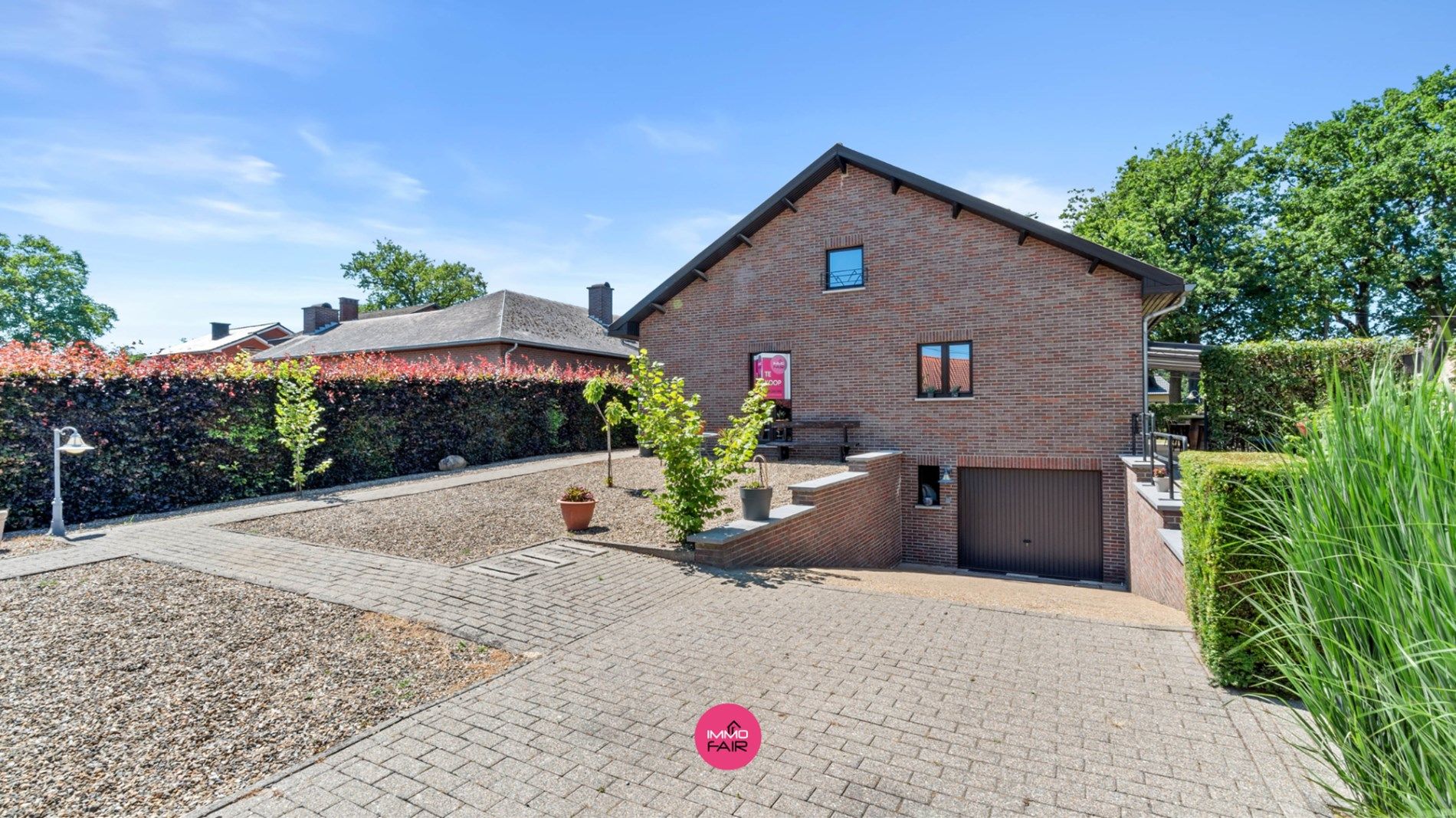 Ruime, charmante woning op een absolute toplocatie te Zutendaal foto {{pictureIndex}}
