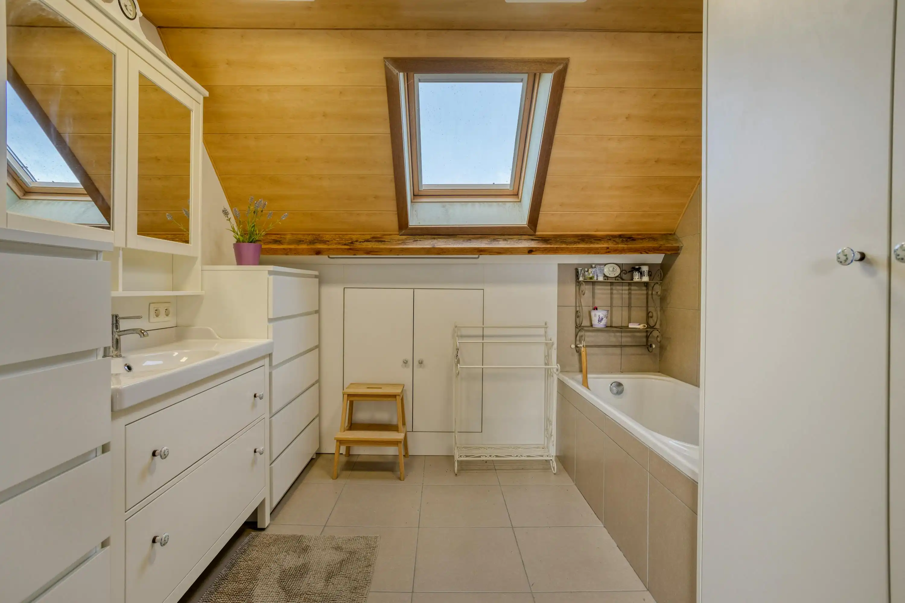 Half open woning met bijgebouw van 60 m2 foto 17