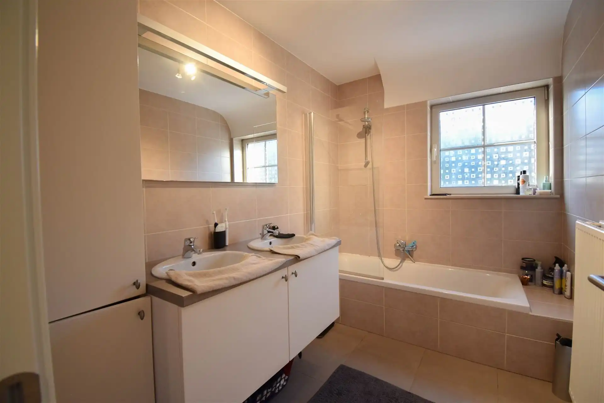 Instapklaar 2 slaapkamer appartement met garage foto 7