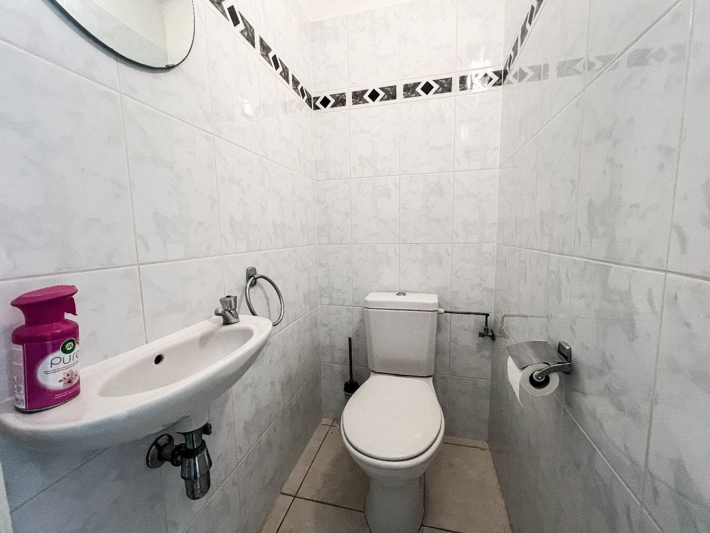  Ongemeubeld app. met parking gelegen op de Parmentierlaan in het centrum Knokke. foto 10