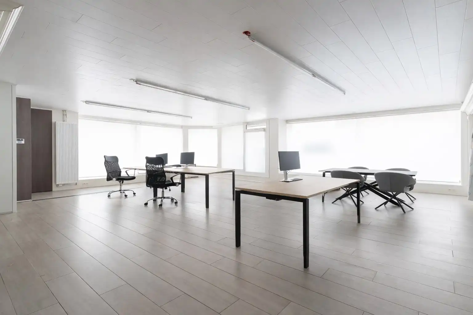 Ruime en instapklare kantoorruimte in centrum Houthulst - extra mogelijkheid tot aankoop bovenstaand appartement!  foto 3