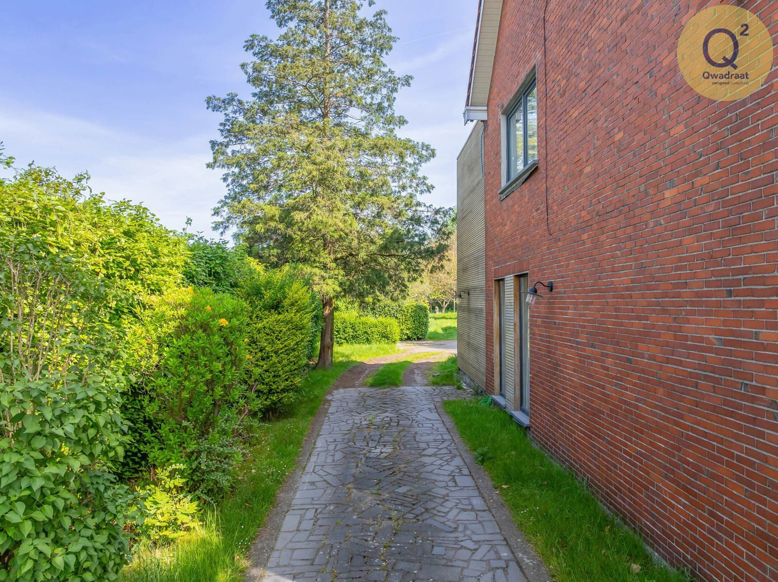 Ruime vernieuwde woning met 4 slpks en grote tuin foto 43