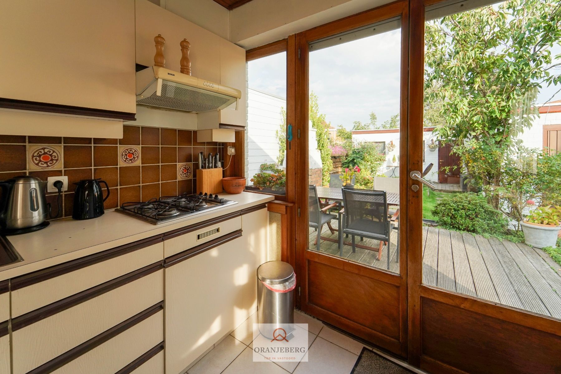 COMPROMIS IN OPMAAK! Charmante halfopen woning met oprit, tuin én garage te koop nabij UZ foto 12