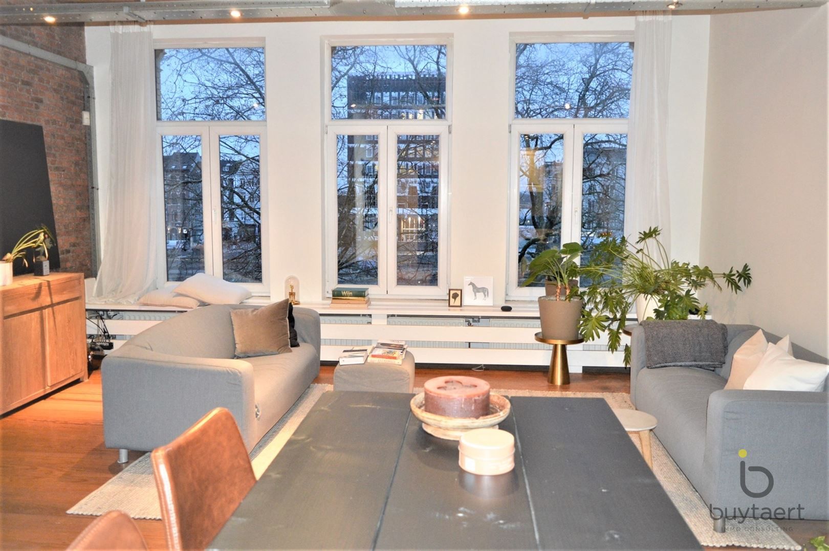 Karaktervol stadsappartement met één slaapkamer en dressing nabij de gezellige terrasjes in hartje Antwerpen! foto 3