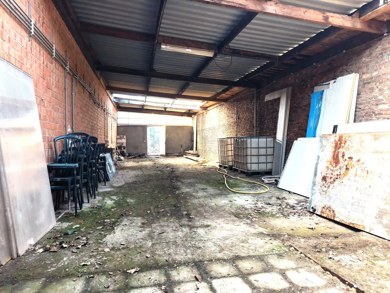 Ruime opslagplaats van  ca. 1.100m². foto 11