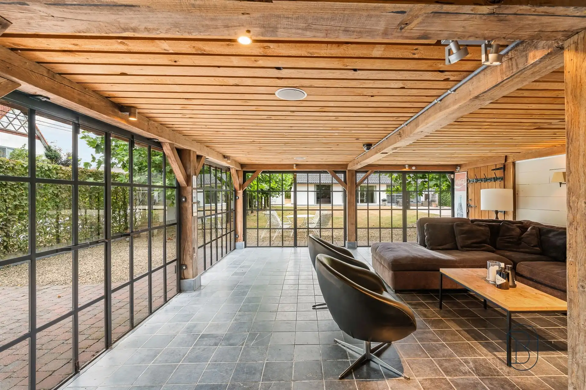 Grote klassevilla met stijlvol bijgebouw.  foto 5