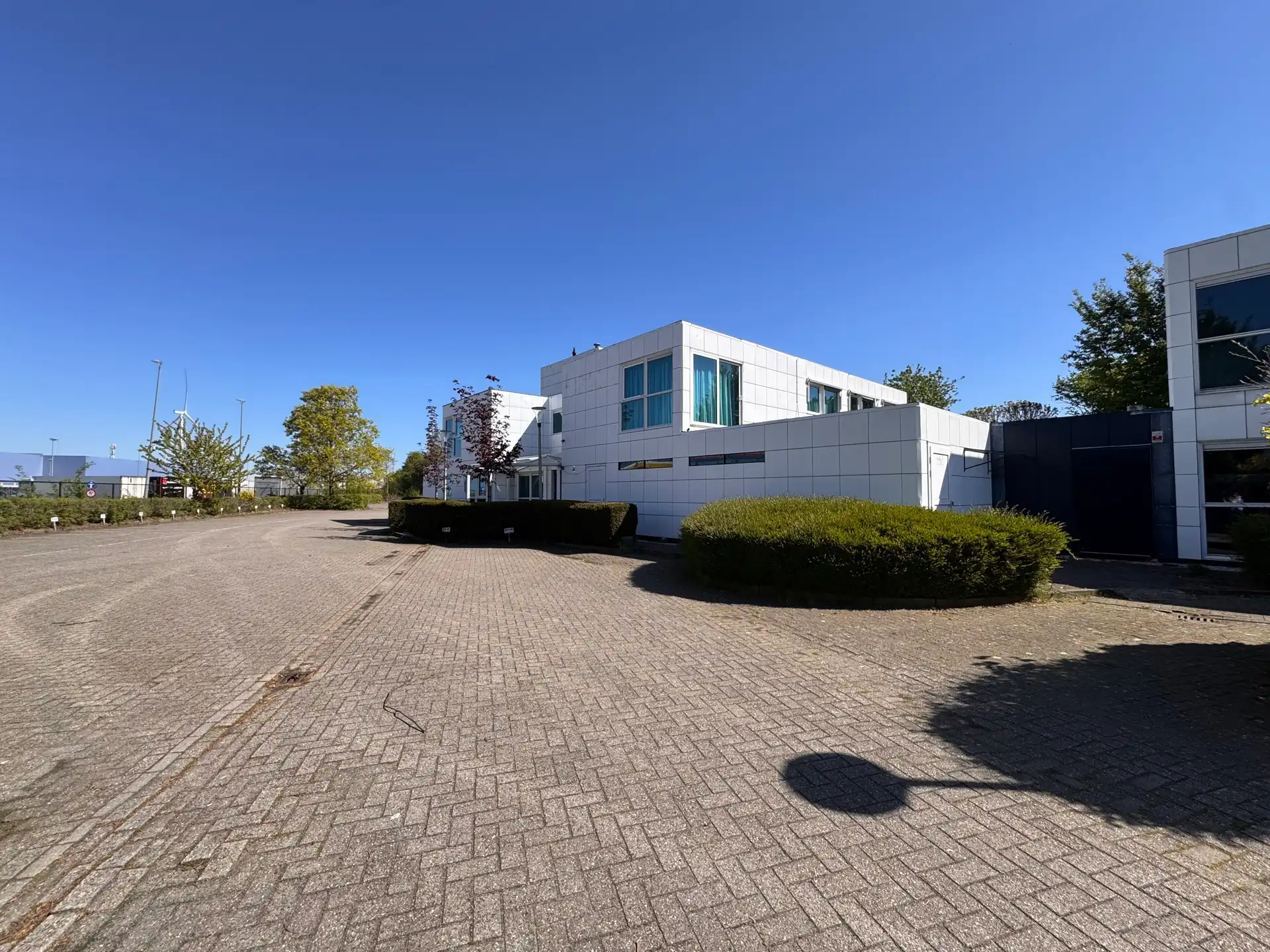 Kantoorgebouw met potentieel op de transportzone te Meer foto 15