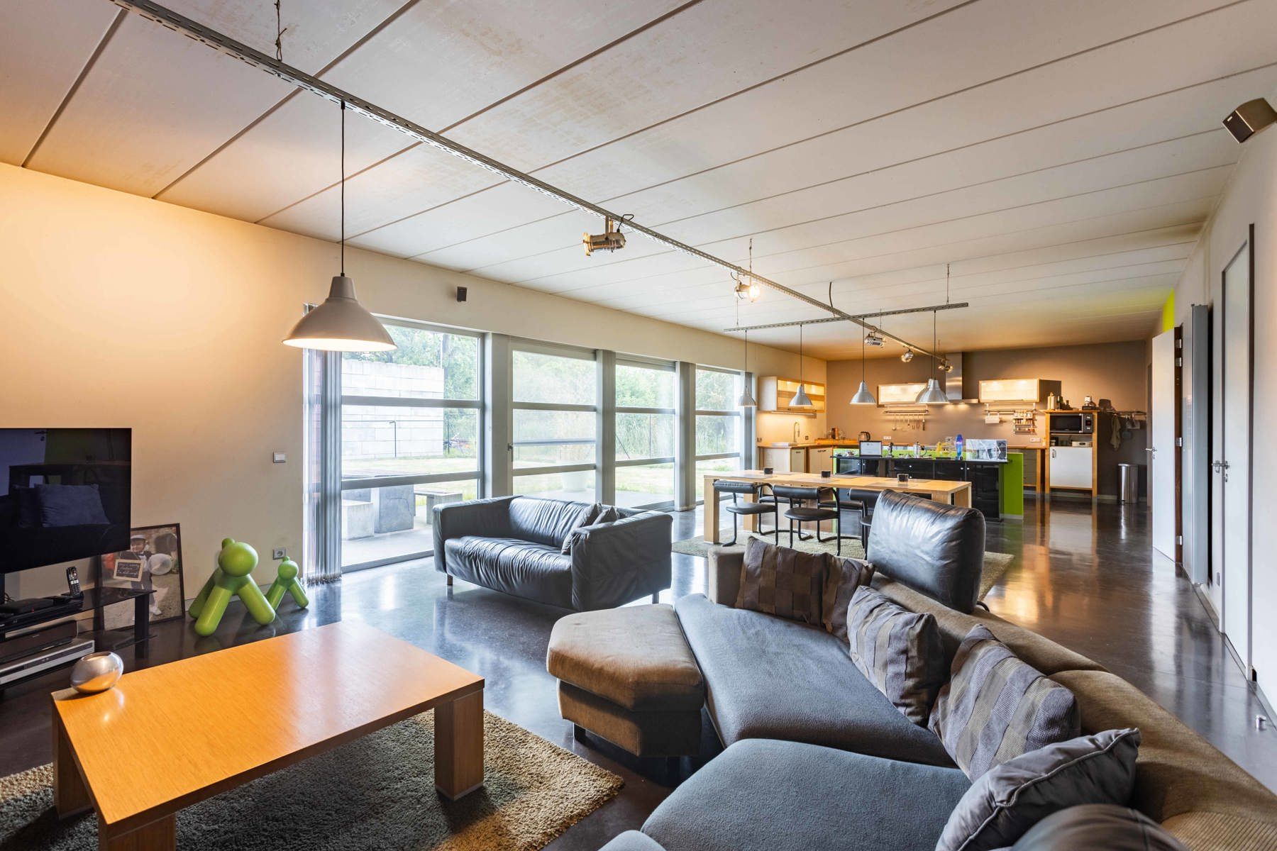 Gebouw met kantoren + woonst + loods op 3670 m2 foto 8